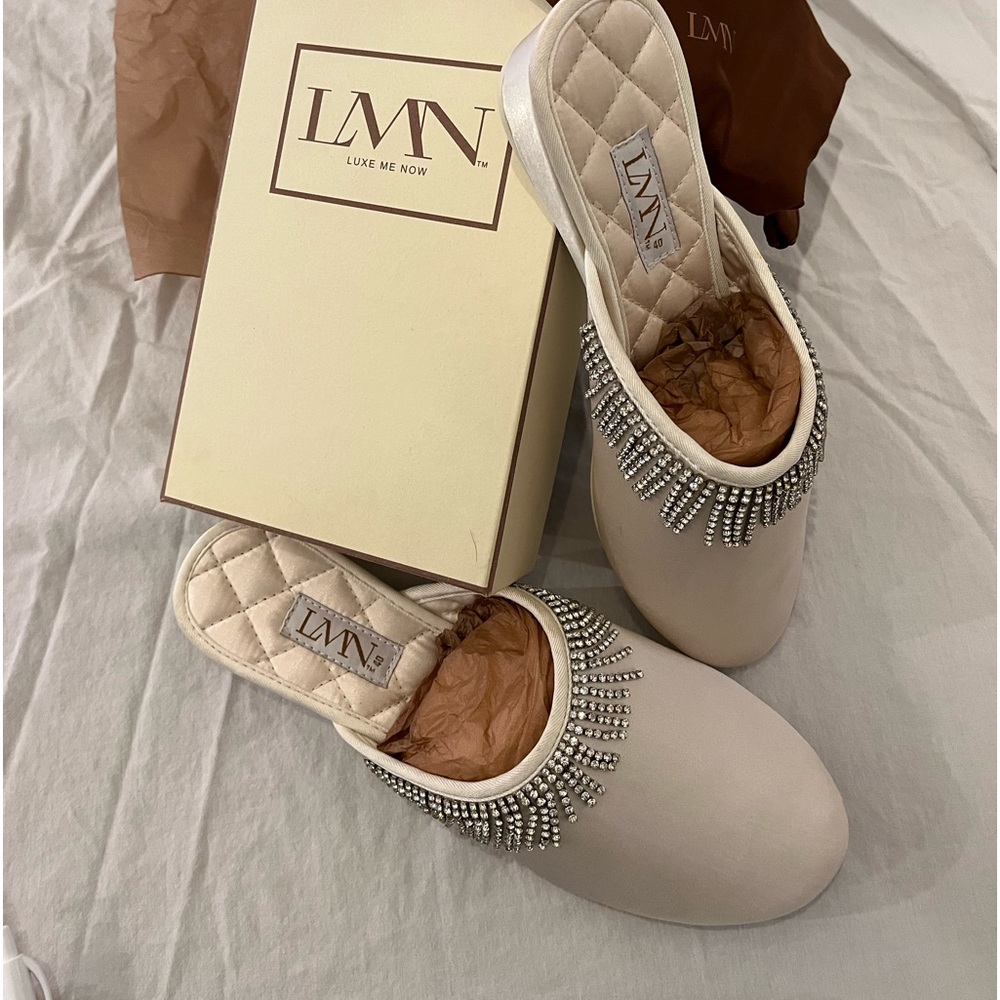 New Luxe Me Now Cream (Crème or off white) Satin Eyelash Slippers. Size 40/8.5